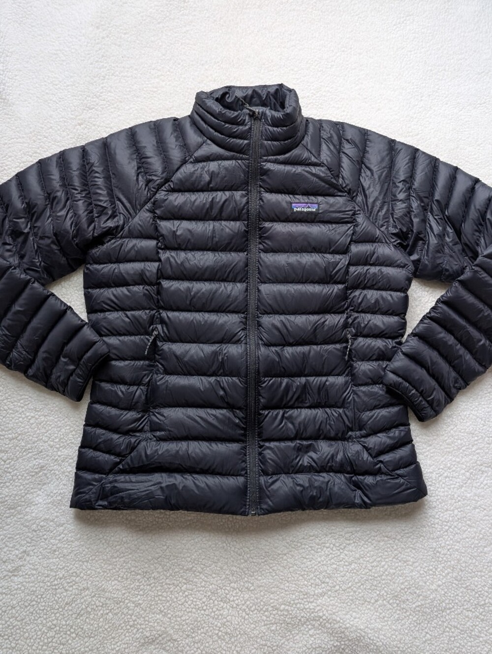 LIKE NEW Patagonia Women's Packable Down Sweater Puff Jacket.